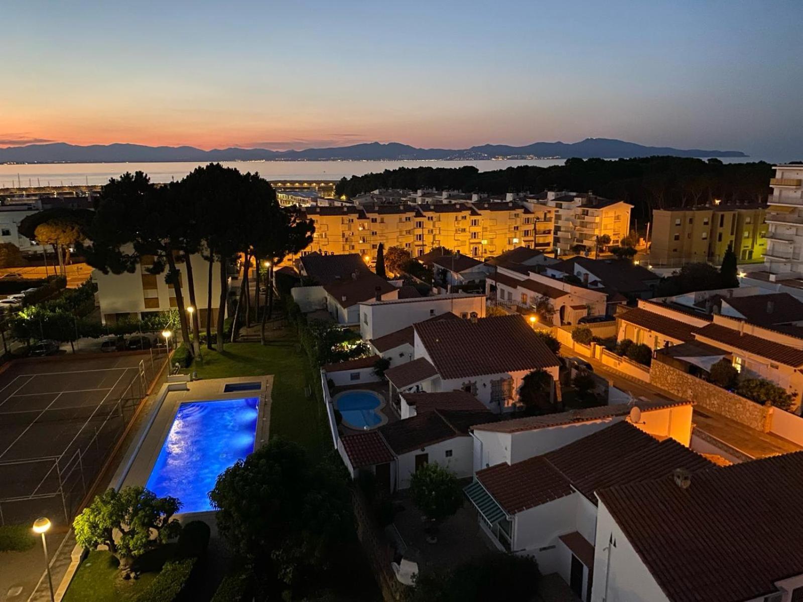 Orsa-Atico Con Vista Al Mar Y Piscina Apartment L' Escala Luaran gambar